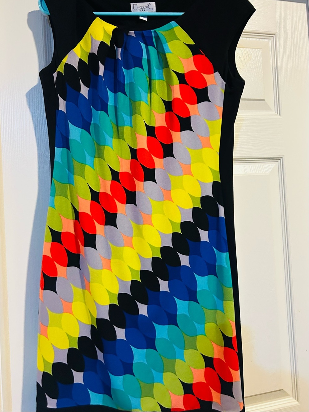 Maggy L Sleeveless Multi-Color Geometric Circle Shift Dress - Black Side Panels